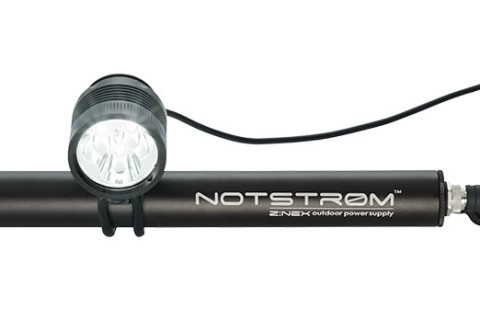 Notstrom-Powerbank-mit-OM3-LED-Scheinwerfer